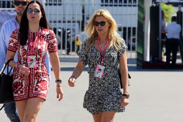 10 Foto Grid Girl dan Pacar Pebalap F1 di GP Italia 2015